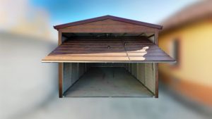 3x6,5m-es delux (lemezgarázs) mobilgarázs nyeregtetővel, sötét diófa színben, billenőkapuval, ajtóval, szegélyekkel, vízszintes lemezborítással